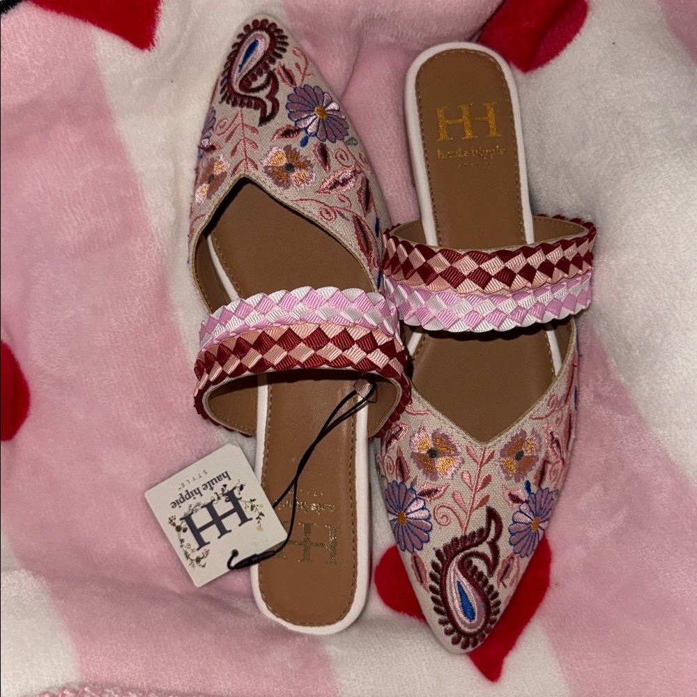 NWT Haute Hippie Floral Embroidered Mules with Red and Pink Accents SIZE 7.5 - Picture 2 of 5